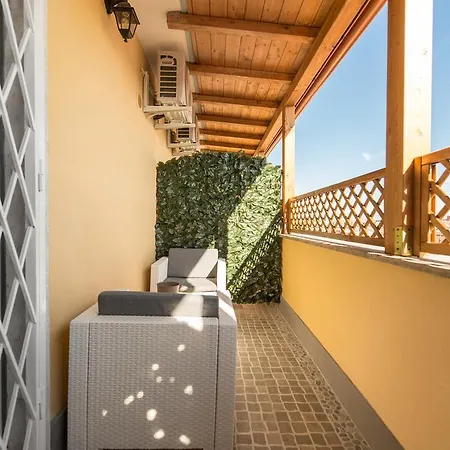 לינה וארוחת בוקר To *