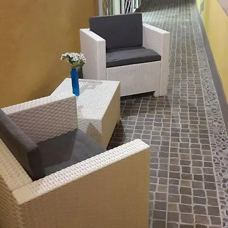 לינה וארוחת בוקר To *